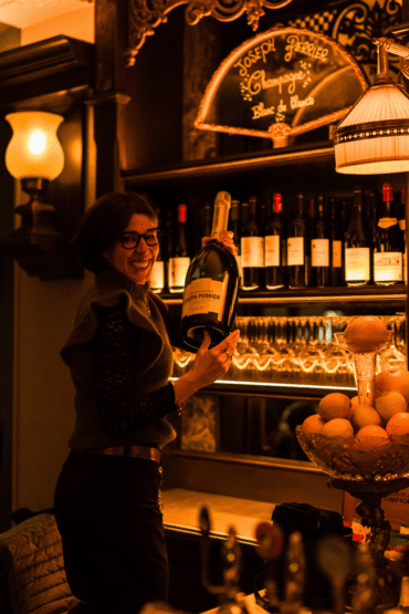 Champagne au Verre – Bouquet Wagram Paris 17